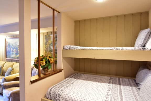 Cozy 1 bedroom condo close to the Village and slopes! - Image 5
