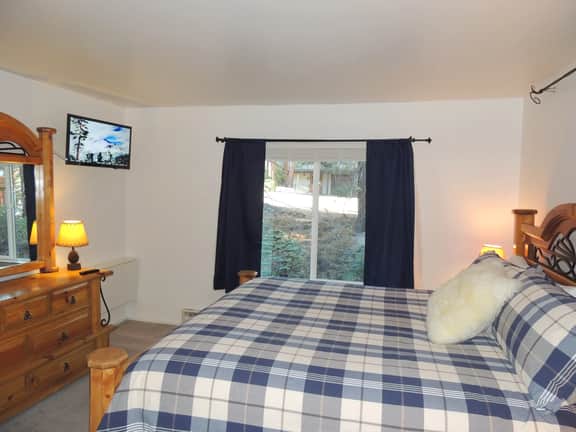 Enjoy this spacious upstairs modern mountain condo #174 - Image 4