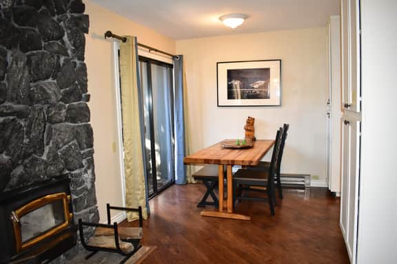 Escape to this recently remodeled unit #189, steps from the free shuttle - Image 4