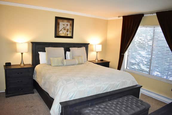 Enjoy Mammoth in this beautiful appointed condo #159, just steps to the shuttle - Image 5