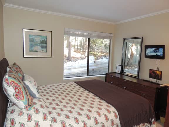Escape to this recently remodeled unit #189, steps from the free shuttle - Image 5