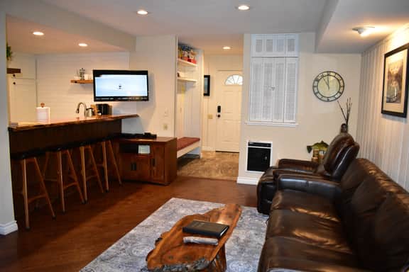 Escape to this recently remodeled unit #189, steps from the free shuttle - Image 2