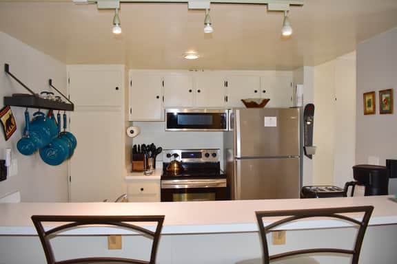 Enjoy Mammoth in this beautiful appointed condo #159, just steps to the shuttle - Image 4