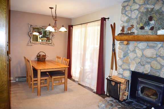 #179 A cozy and modern one bedroom, one bath unit. Steps from the free shuttle - Image 3