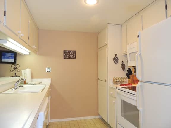 #127 Warm and inviting corner unit across from the shuttle stop and close to the Village - Image 4