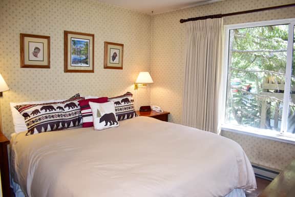 Big, warm, and comfortable mountain condo. #106 Close to town shuttle stop - Image 5