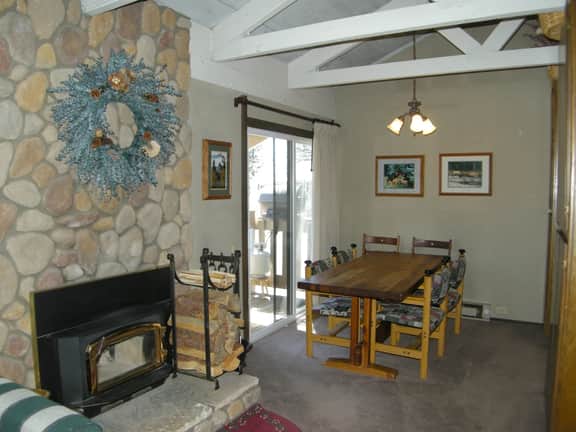 Big, warm, and comfortable mountain condo. #106 Close to town shuttle stop - Image 3