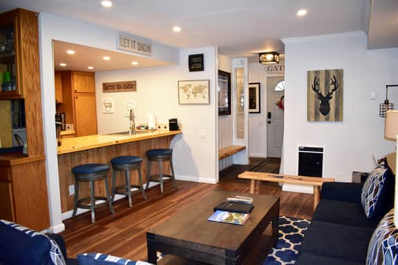 Unit #129- Newly remodeled Mountain Escape - Steps to Shuttle and walking distance to the Village! - Image 2