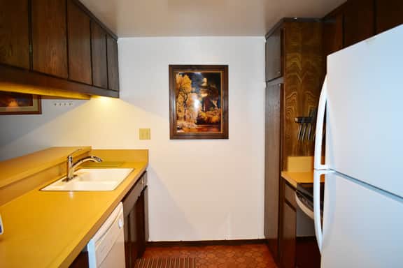 One bedroom condo #183 close to the Canyon Lodge and the Lakes Basin - Image 4