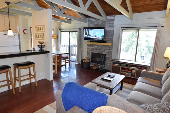 Bright corner condo overlooking the pool, #154 is steps from the shuttle - Image 2