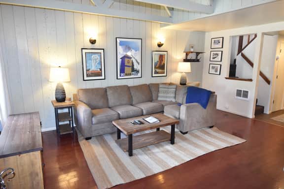 Bright corner condo overlooking the pool, #154 is steps from the shuttle - Image 4
