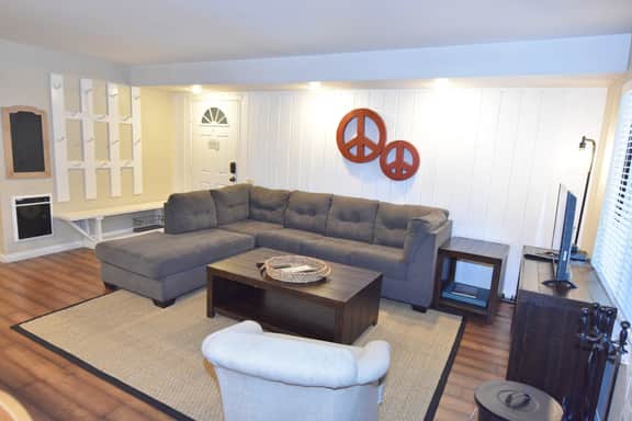 2 bedroom - 2 bath corner unit, #141 - modern mountain accommodations - Image 4