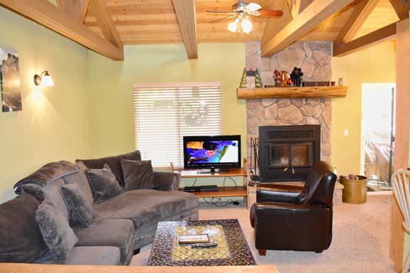 Bright and spacious corner unit close to shuttle stops #122 - Image 1