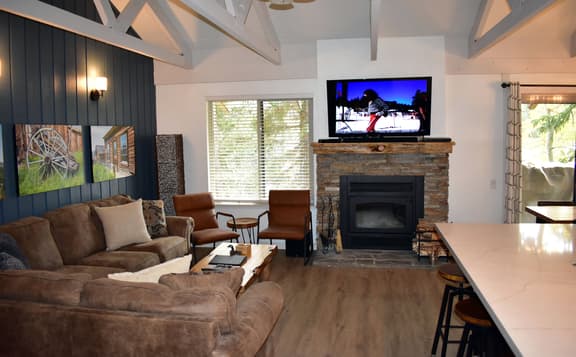 #142 A corner unit with a view of Mammoth Mountain from the dining area - Image 1