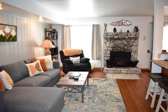 Seasons 4 #181 -Beautiful mountain condo with open concept kitchen, close to Canyon Lodge - Image 1