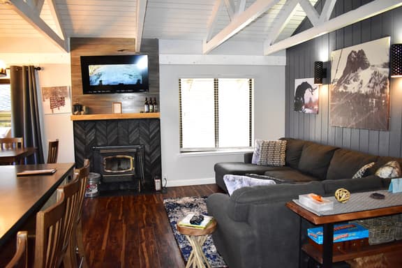 Seasons 4 164 is a newly remodeled corner condo close to Village, Canyon Lodge and Lakes - Image 1