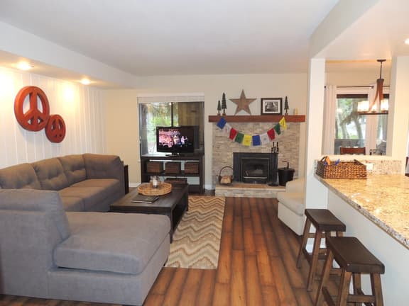 2 bedroom - 2 bath corner unit, #141 - modern mountain accommodations - Image 1