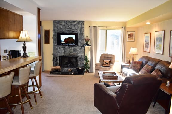 Close to the pool, hot spa and game room, #145 - Image 1