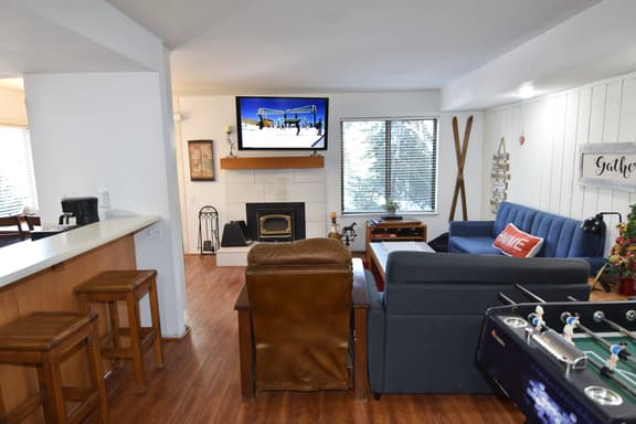 Seasons 4 #153 - Bright corner condo overlooking the pool, and close to the shuttle stop - Image 1