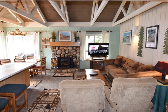 Bright corner condo overlooking the pool, #146 - Image 1
