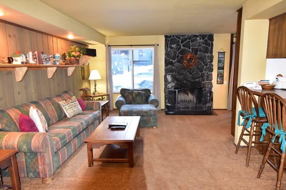 Corner Unit overlooking the pool, #147 is within walking distance to the Village - Image 1