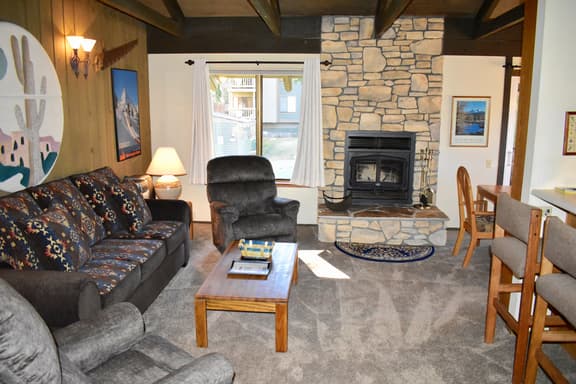 Cozy, corner condo #148 is a family-friendly escape, steps to the shuttle - Image 1