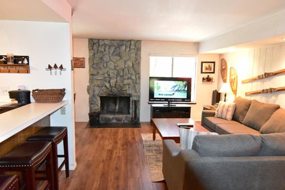 An inviting and cozy two bedroom, 1.5 bath #171, steps to the shuttle stops - Image 1