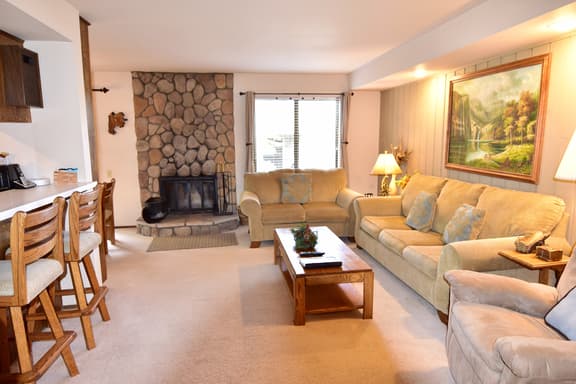 Cozy 1 bedroom condo close to the Village and slopes! - Image 1