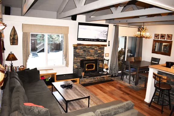 Enjoy this spacious upstairs modern mountain condo #174 - Image 1