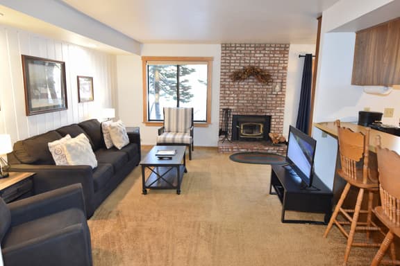 A comfortable downstairs one bedroom corner unit with light and trees, #105 - Image 1