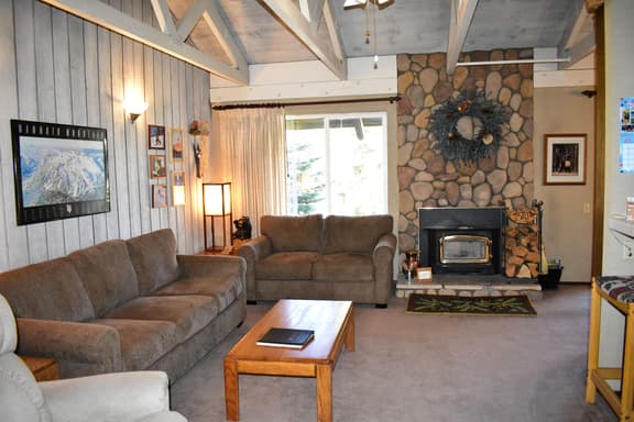 Big, warm, and comfortable mountain condo. #106 Close to town shuttle stop - Image 1