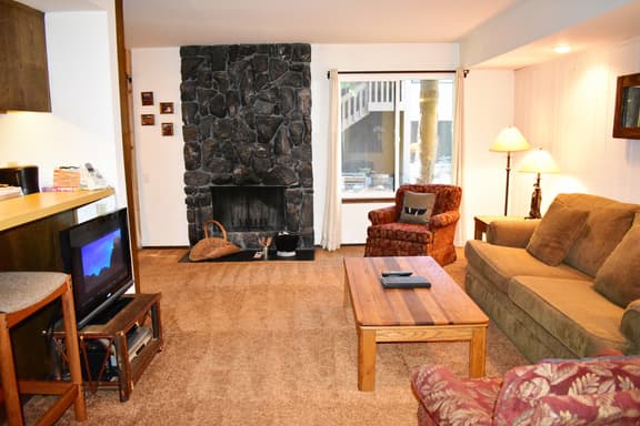 One bedroom condo #183 close to the Canyon Lodge and the Lakes Basin - Image 1