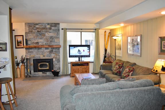 Family friendly, #131 is conveniently located close to the Village at Mammoth and Gondola - Image 1