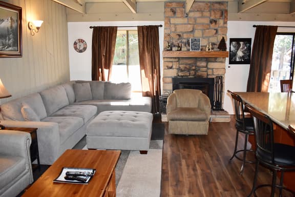 Seasons 4-Canyon Lodge, condo 126, steps from the shuttle stop,beautiful open concept kitchen - Image 1